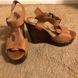 Steve Madden Wyliee Tan Wedges size 7